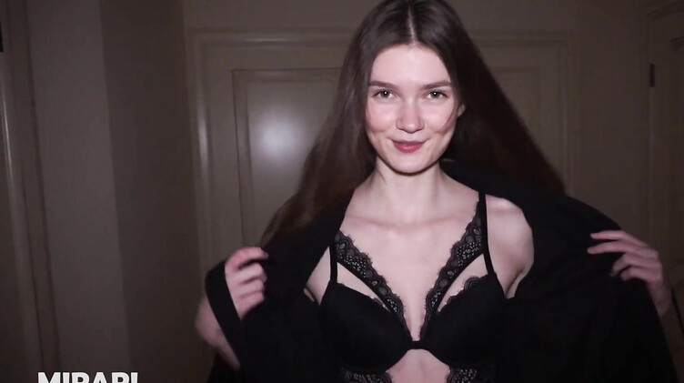 Первый клиент шлюхи! 18-летняя эскортница впервые трахается за деньги