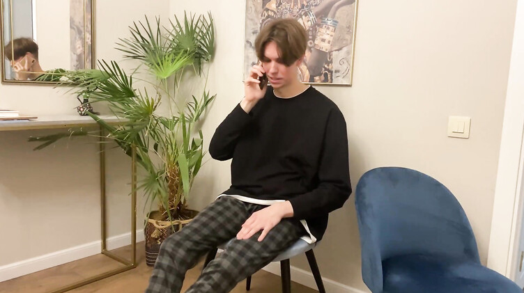 Skye Young: Молодой русский куколд предложил другу выебать его любимую девушку