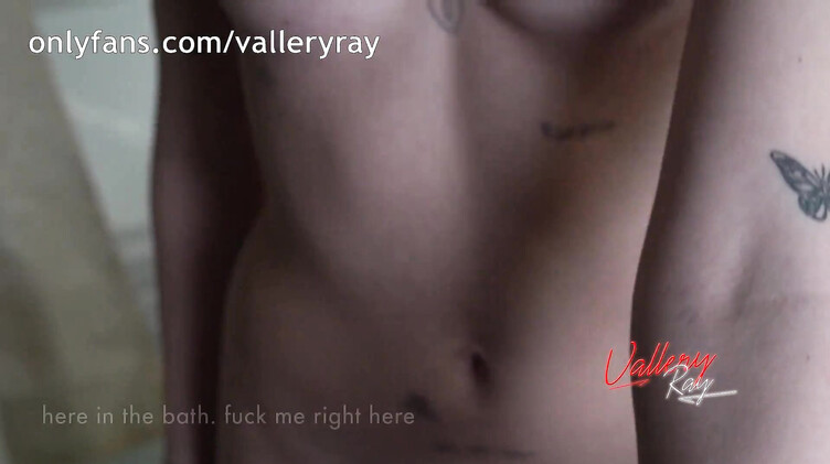 Поймал сводную сестру на мастурбации самотыком и трахнул на унитазе