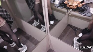 Рекламная фотосессия в магазине закончилась еблей в примерочной