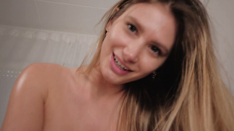 Тайно трахнул сонную мачеху, пробравшись утром к ней в постель