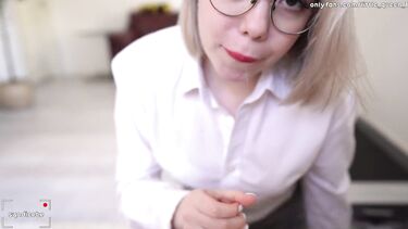 Молодая училка трахается с тупым учеником вместе домашней работы