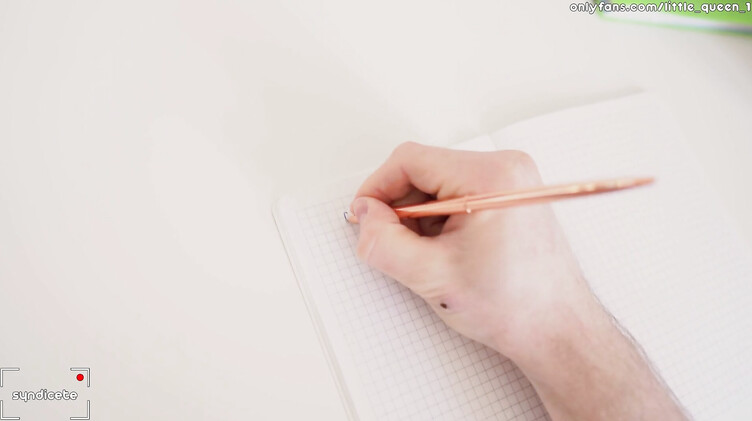 Короткая стрижка: Молодая училка трахается с тупым учеником вместе домашней работы