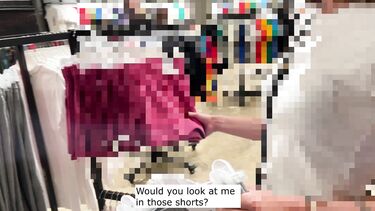 Слишком много спермы во рту! Красотка отсосала парню в примерочной