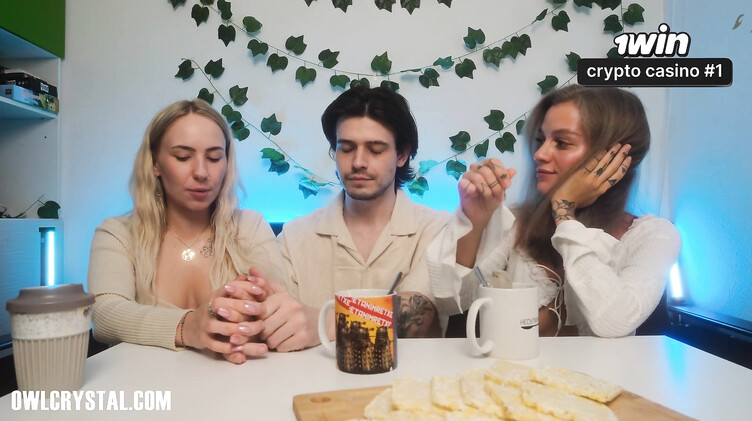 Owl Crystal: Русская шалунья трахается с отчимом узнав про семейную тайну