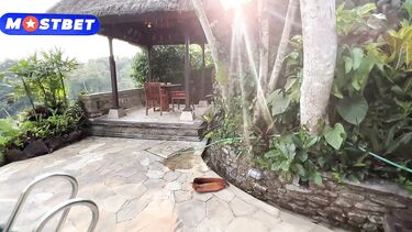 Русская риэлторша трахается с богачом, чтобы продать ему виллу в Таиланде