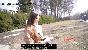 За деньги отсосала незнакомцу пикаперу и дала кончить внутрь киски