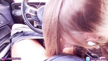 Попала под дождь и отсосала член незнакомцу в машине