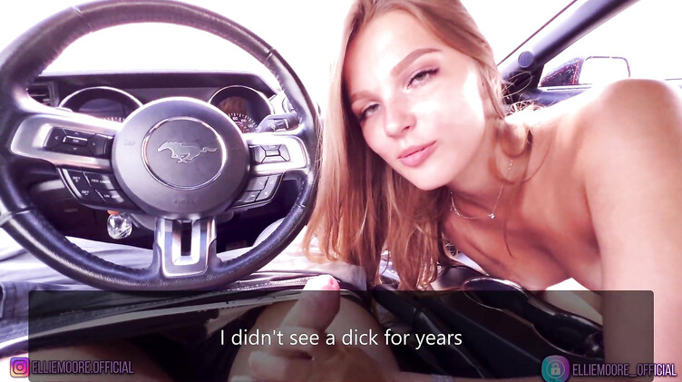 Попала под дождь и отсосала член незнакомцу в машине