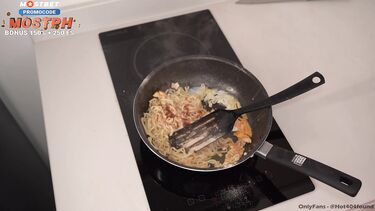 Нежный АСМР минет после прожарки сисястой домохозяйки в корсете