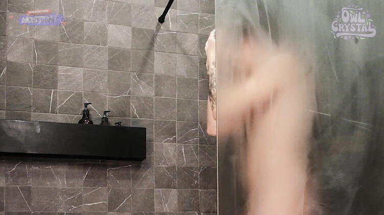 Анальный кремпай для худышки Овл Кристал в душе