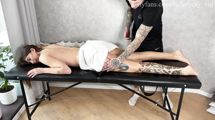 Эротический массаж с ласками пилотки и нежным сексом