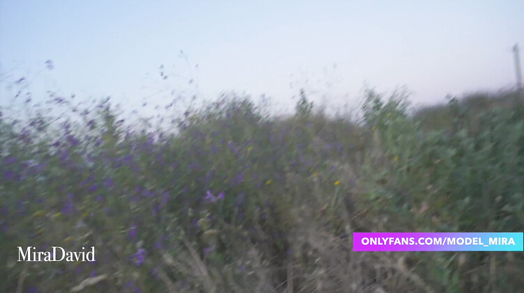 Кинул две палки в блонду на берегу Волги