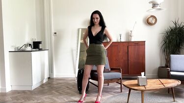 Милфа в отеле соблазняет пасынка на перепихон