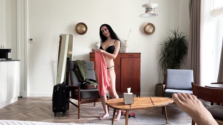 Милфа в отеле соблазняет пасынка на перепихон