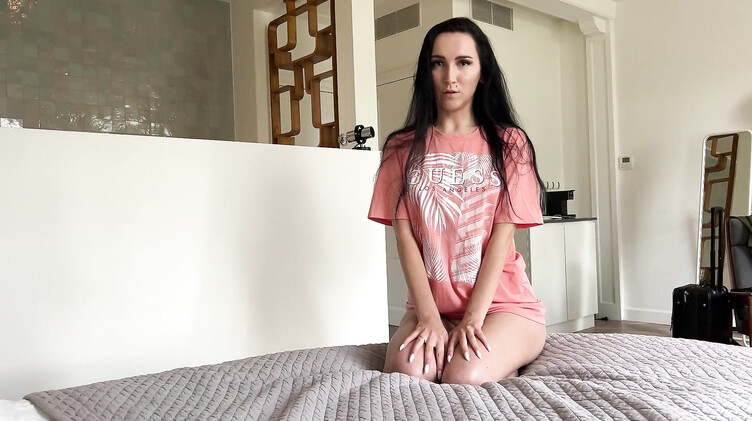 Соблазнение: Милфа в отеле соблазняет пасынка на перепихон