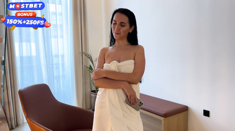 Мачеха трахается с пасынком случайно отправив ему свои нюдсы