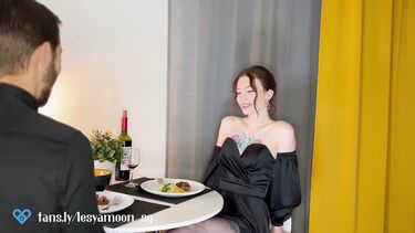 Романтический ужин закончился еблей в туалете ресторана