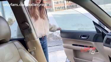 Школьница сосет хуй сводному брату в машине