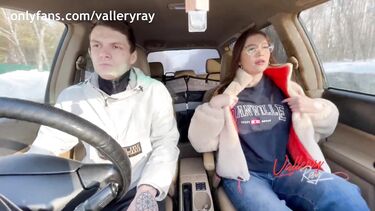 Школьница сосет хуй сводному брату в машине