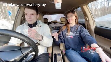 Школьница сосет хуй сводному брату в машине