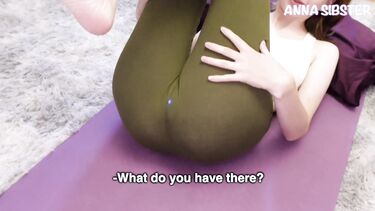 Соседка захотела трахаться после необычной йоги с вибратором в киске