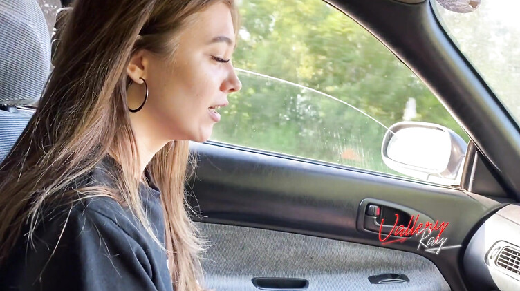 Водитель трахнул в рот попутчицу без денег