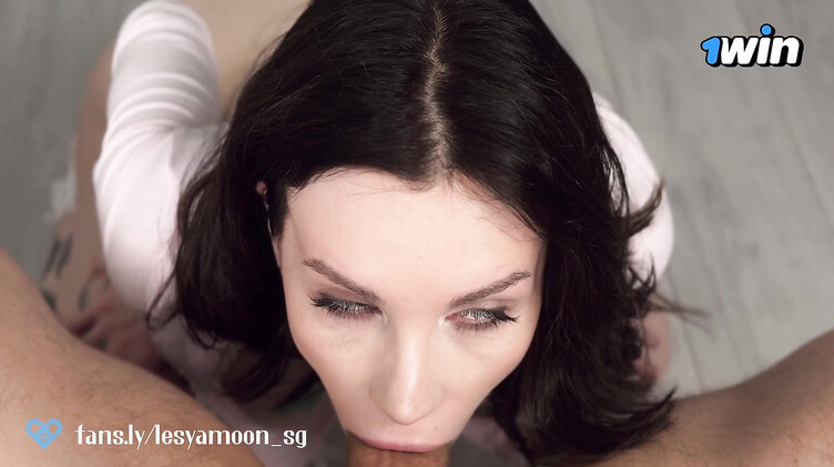 Короткая стрижка: Случаный секс: соседка без трусиков застукала парня за дрочкой члена