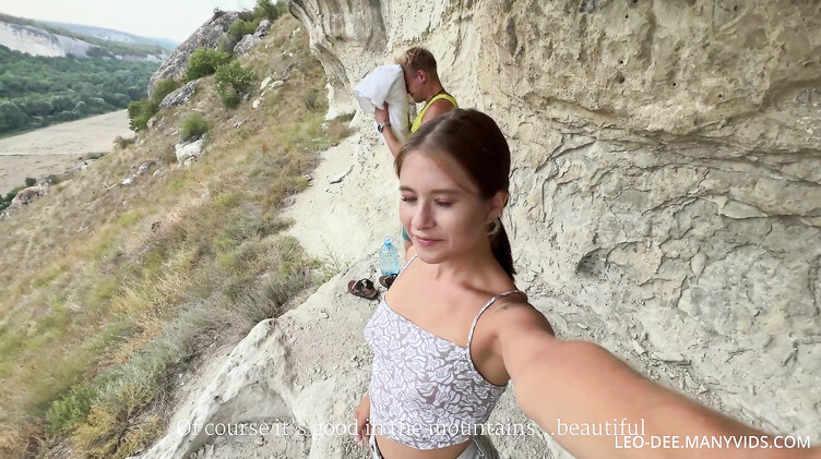 Туристы ебутся в горах с видом на город