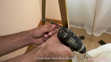 Одинокая русская девушка сексом облагодарила соседу за помощью