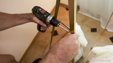 Одинокая русская девушка сексом облагодарила соседу за помощью