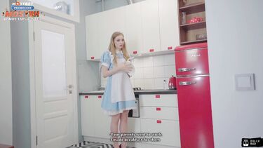 Сын мажор трахает молодую домработницу за прибавку к зарплате