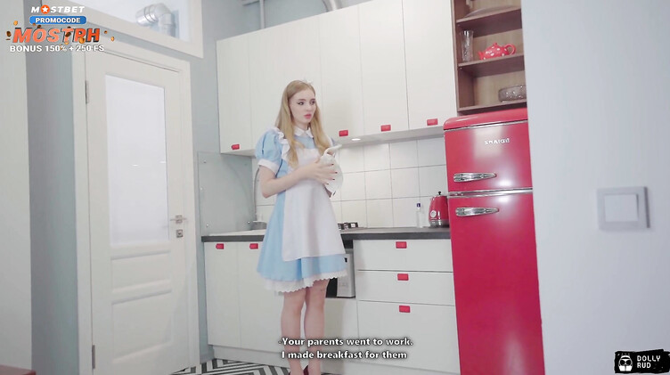 Сын мажор трахает молодую домработницу за прибавку к зарплате