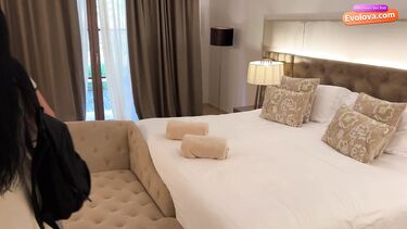 Мачеха застукала пасынка трахающего секс куклу и отдалась ему в отеле