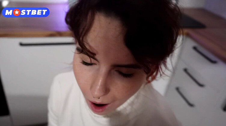 Чпокнул рыжую кудряшку во время игры в показуху