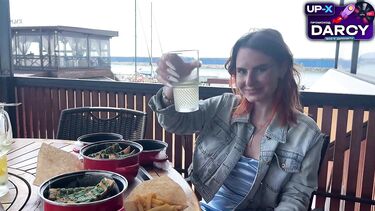 Секс в машине с окончанием в бритую киску рыжей девчонки