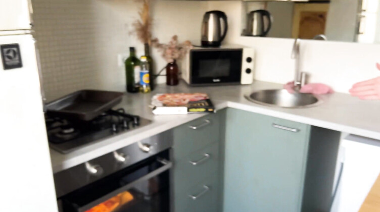 Секс в машине с окончанием в бритую киску рыжей девчонки