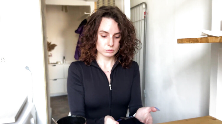 Секс в машине с окончанием в бритую киску рыжей девчонки