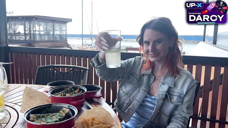 Секс в машине с окончанием в бритую киску рыжей девчонки