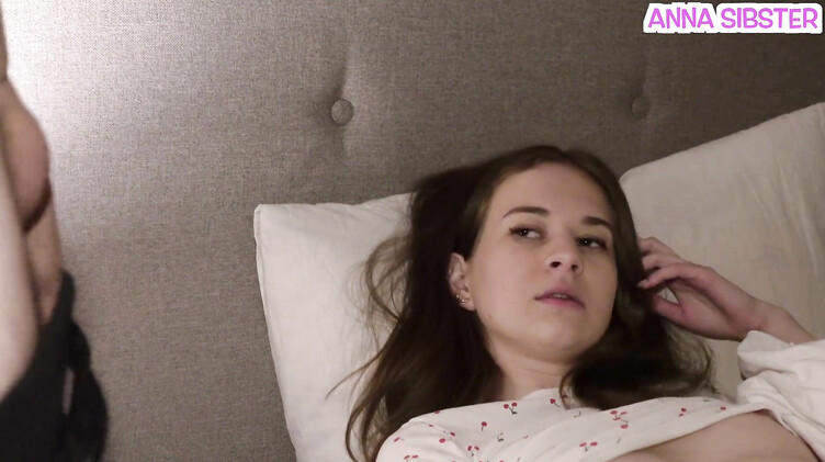 Заткнул возмущенную сестру, когда кончил в киску