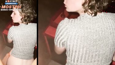 Минет от кудрявой: Рискованный публичный секс на заднем ряду кинотеатра