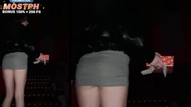 Рискованный публичный секс на заднем ряду кинотеатра