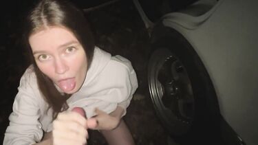 Вывез за город и трахнул в машине 18-летнюю девку из Перми