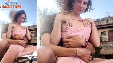 Курортный роман с трахом в номере отеля до финала в киску