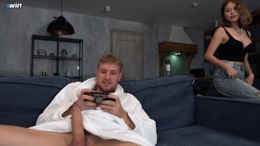 Leo Dee: Повелась на стояк сводного брата и отминетила член с продолжением