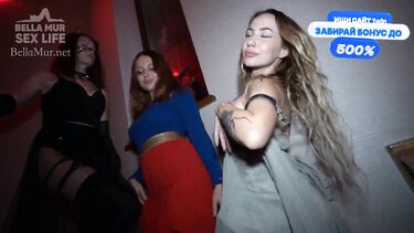 Три пьяные подруги лижут пёзды на костюмированной вечеринке