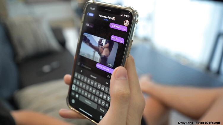 В сетке: Сводная сестра застукала за дрочкой и позволила мне кончить на ее большие сиськи