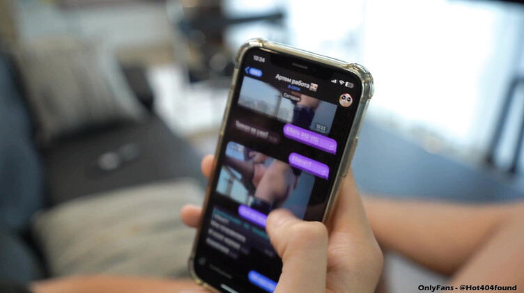 Сводная сестра застукала за дрочкой и позволила мне кончить на ее большие сиськи