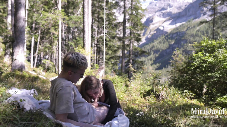 В одежде: Русские туристы снимают секс видео на природе в Швейцарских Альпах