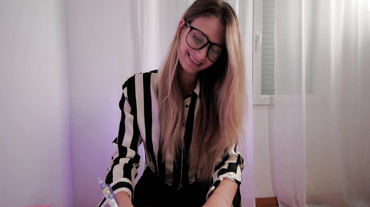 Русская психолог в чулках показывает мастер-класс по подготовке к первому аналу